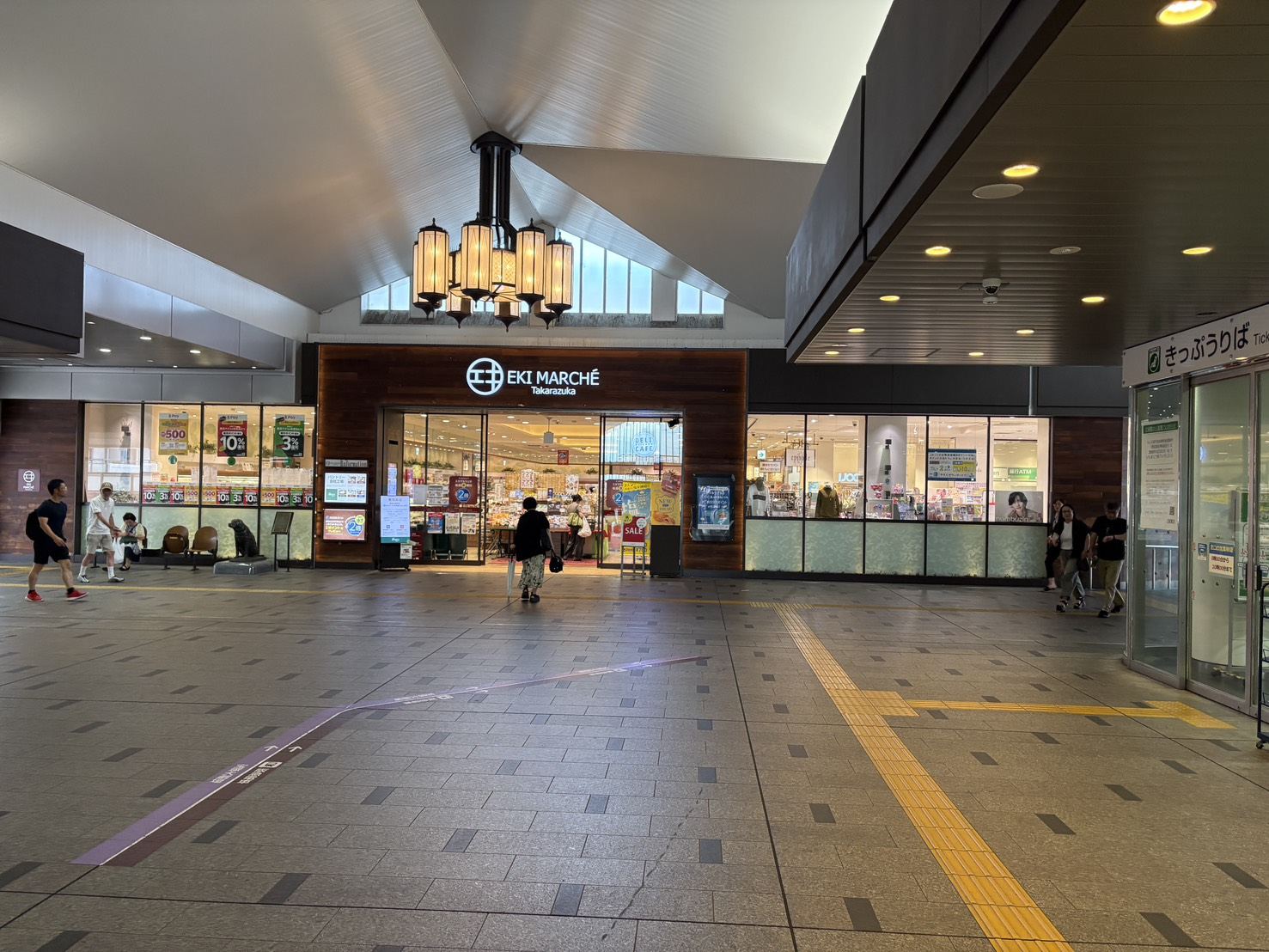 JR宝塚駅の改札前
